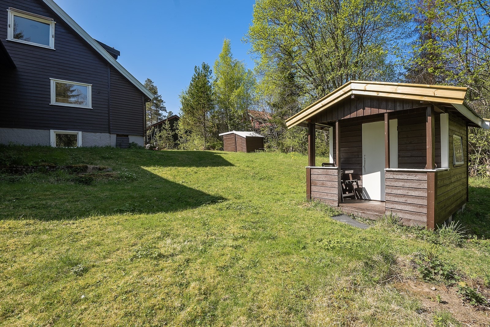 Lekestue på eiendommen. Galleribilde