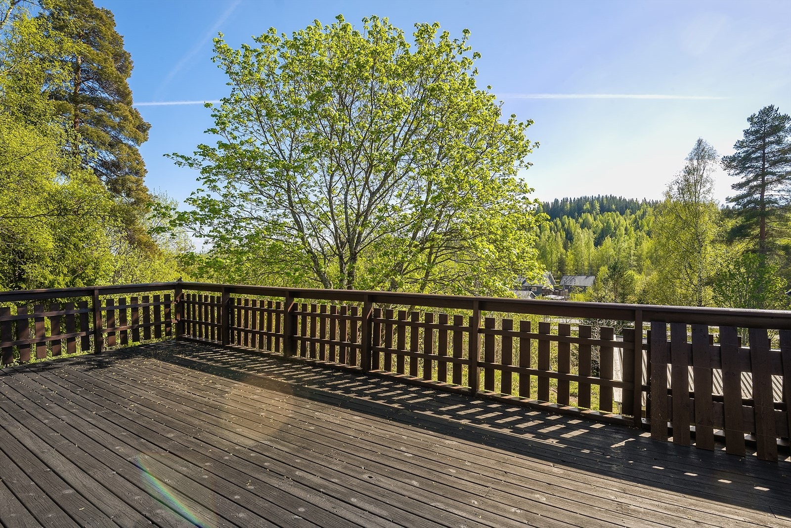 Stor terrasse hvor man kan nyte solrike dager og lange sommerkvelder. Galleribilde