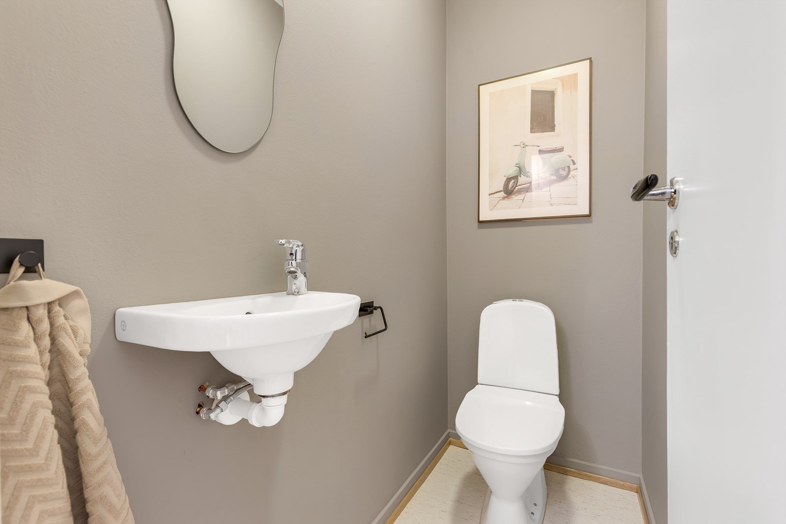 Praktisk adskilt WC rom. Galleribilde