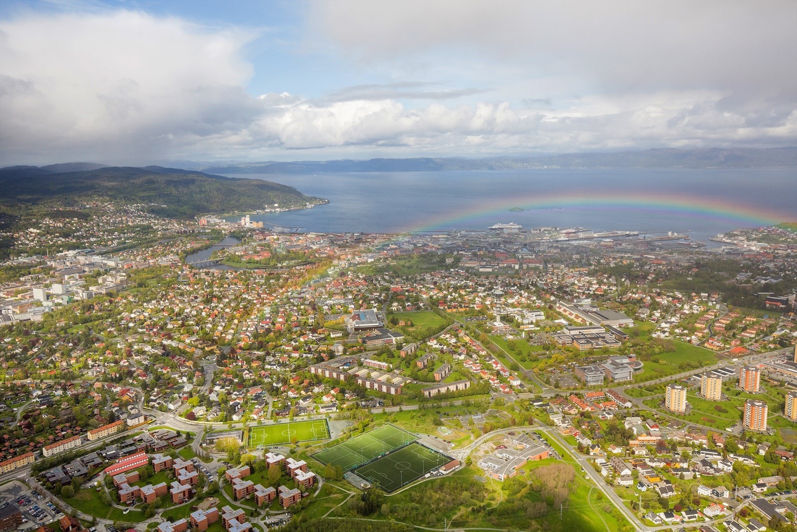 Leiligheten ligger på Valentinlyst (Trondheim Øst), omtrent 4 km. fra Trondheim sentrum. Galleribilde