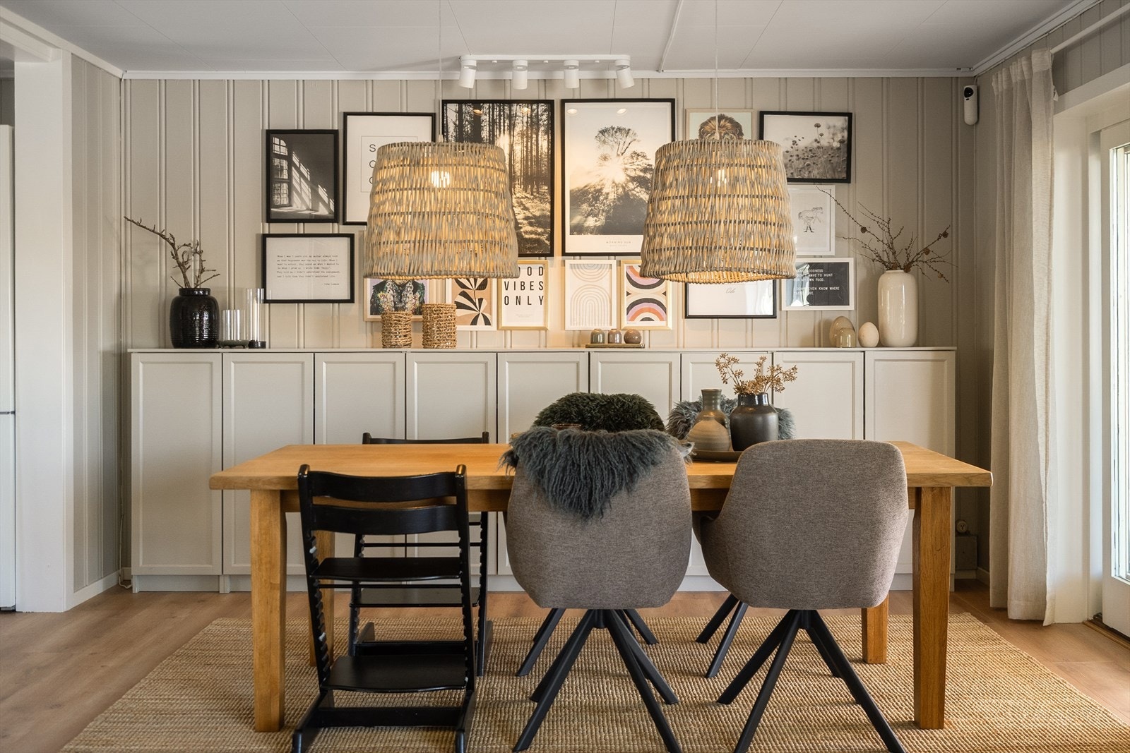 Her ligger forholdene til rette for å invitere venner og familie til hyggelige sammenkomster. Galleribilde