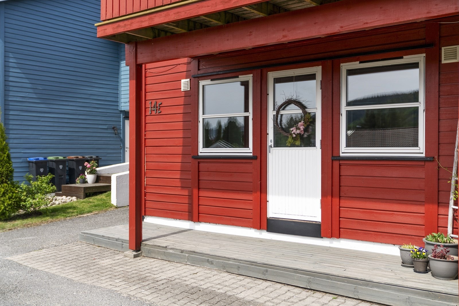 Liten terrasse utenfor soverommet Galleribilde