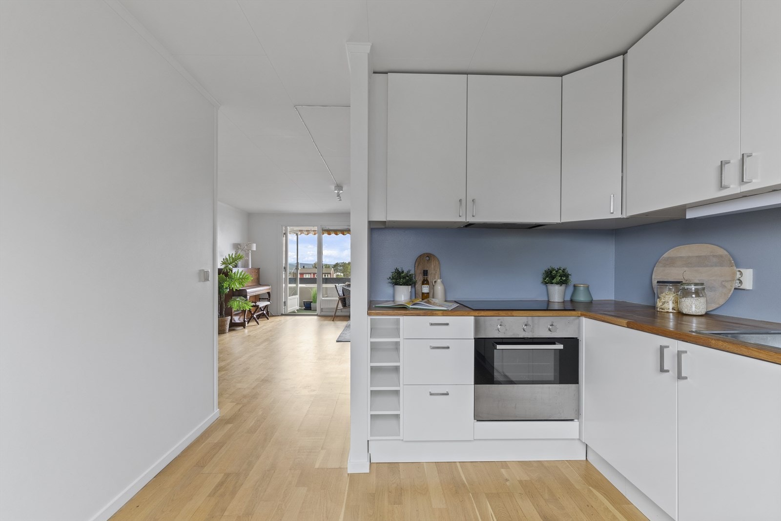 Det er plass til en egen spisegruppe på kjøkken om ønskelig. Galleribilde