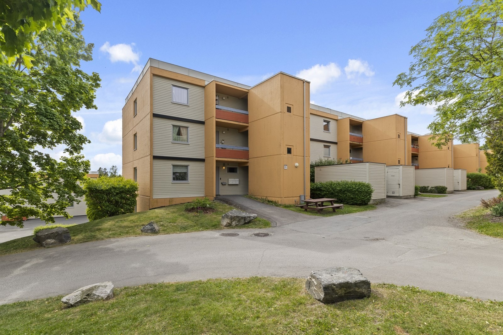 Leiligheten har en god intern beliggenhet i borettslaget. Galleribilde