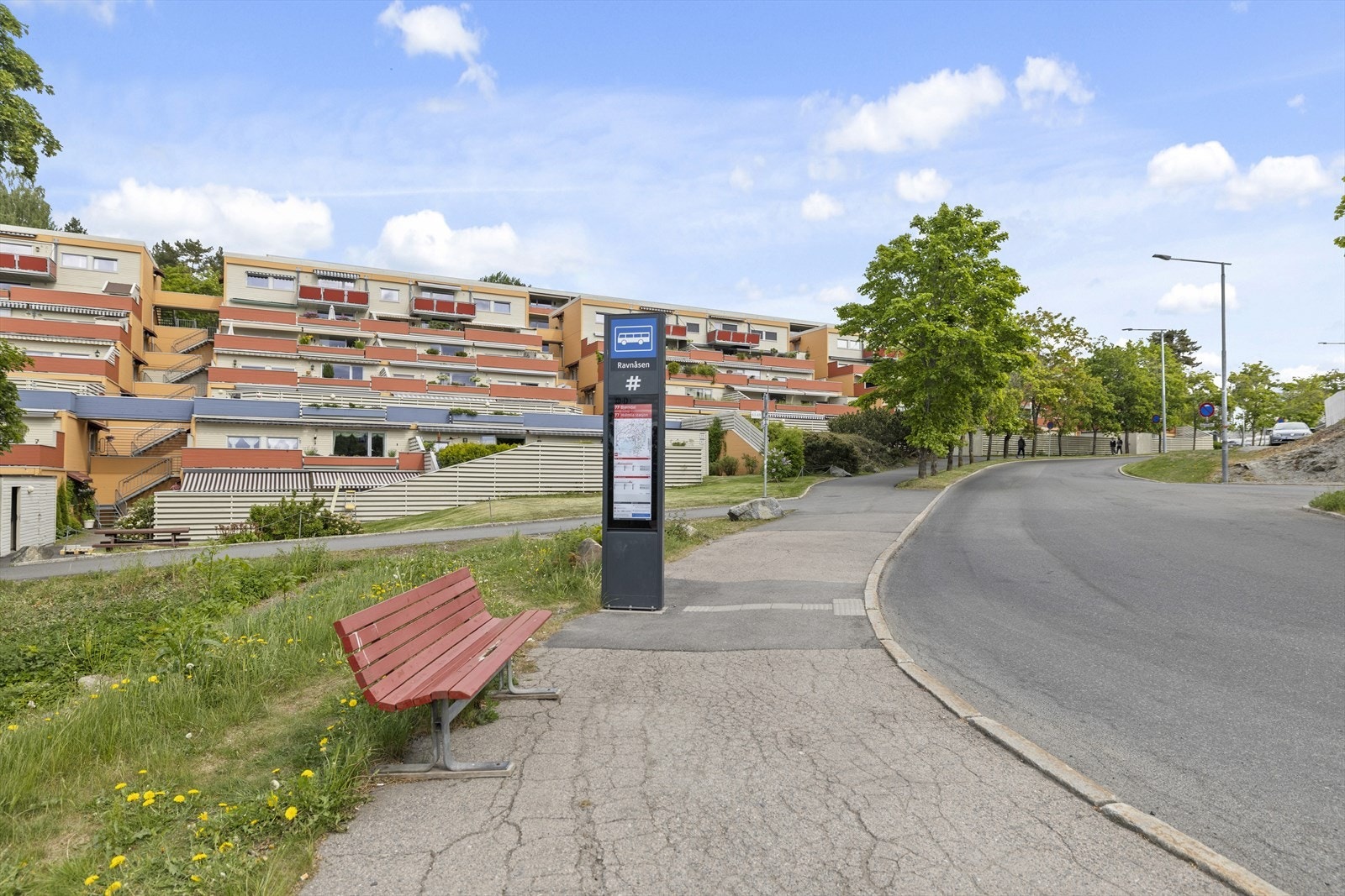 God tilgang til offentlig kommunikasjon fra leiligheten med nærhet til buss. Galleribilde