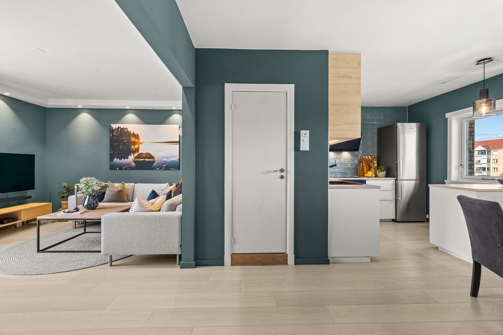 Leiligheten har en gjennomgående planløsning som gir gode lys- og solforhold Galleribilde