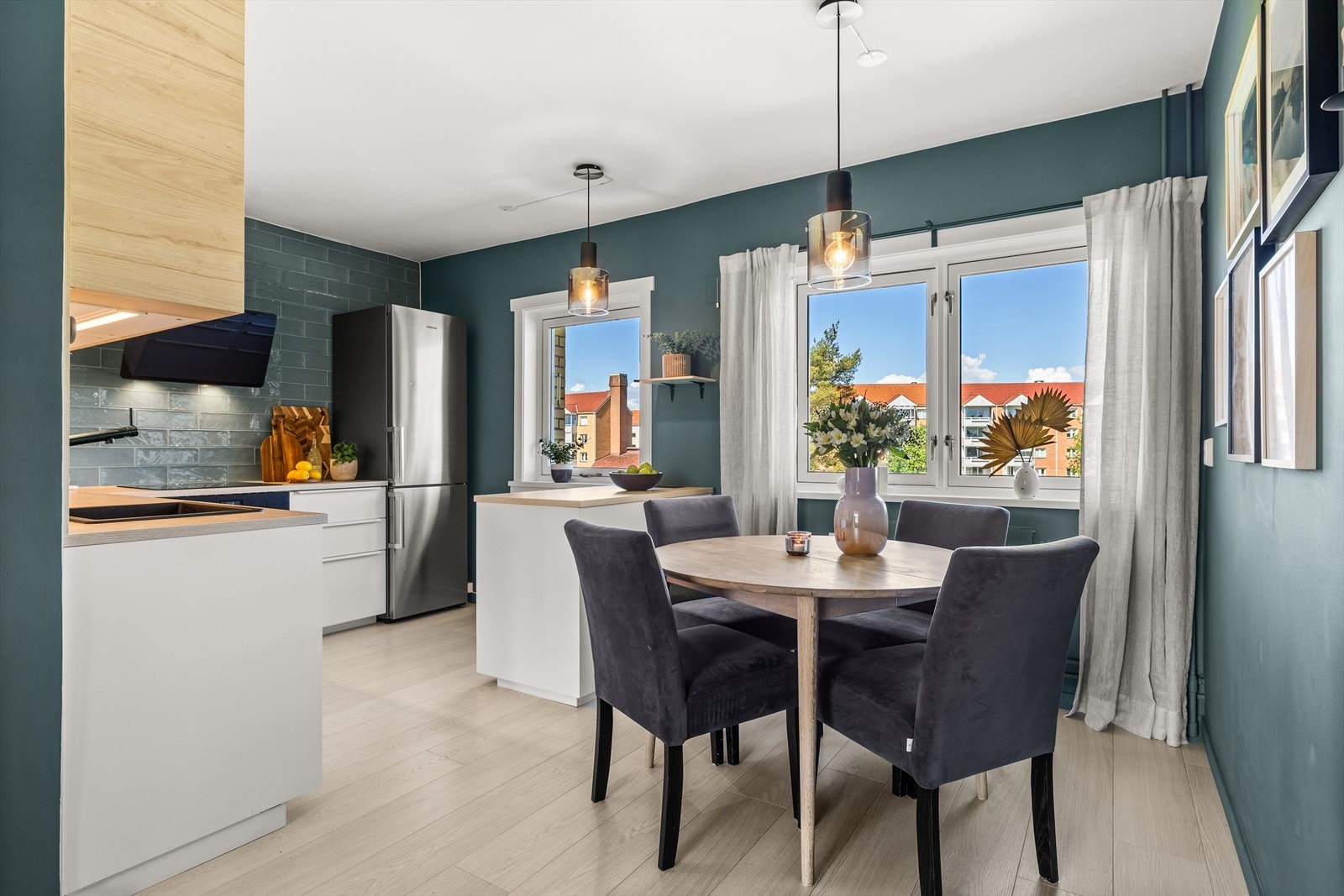 Sosial og åpen planløsning gir en god atmosfære Galleribilde