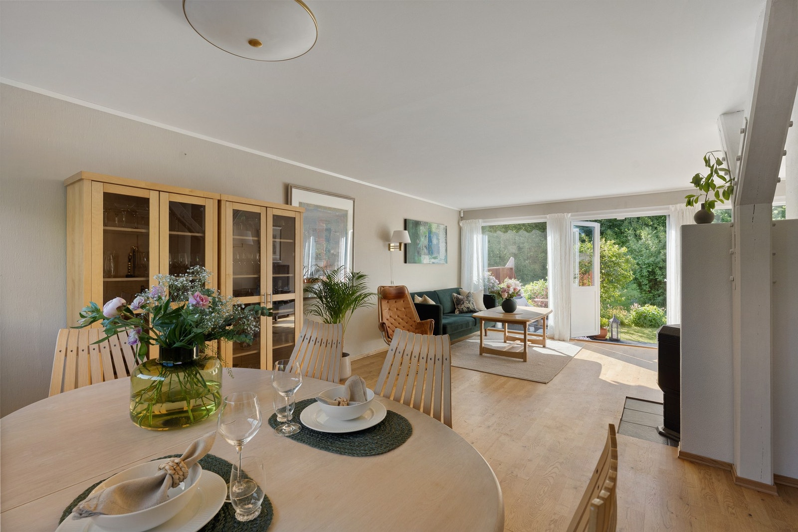 I spisestuen er det god plass til langbord. Galleribilde