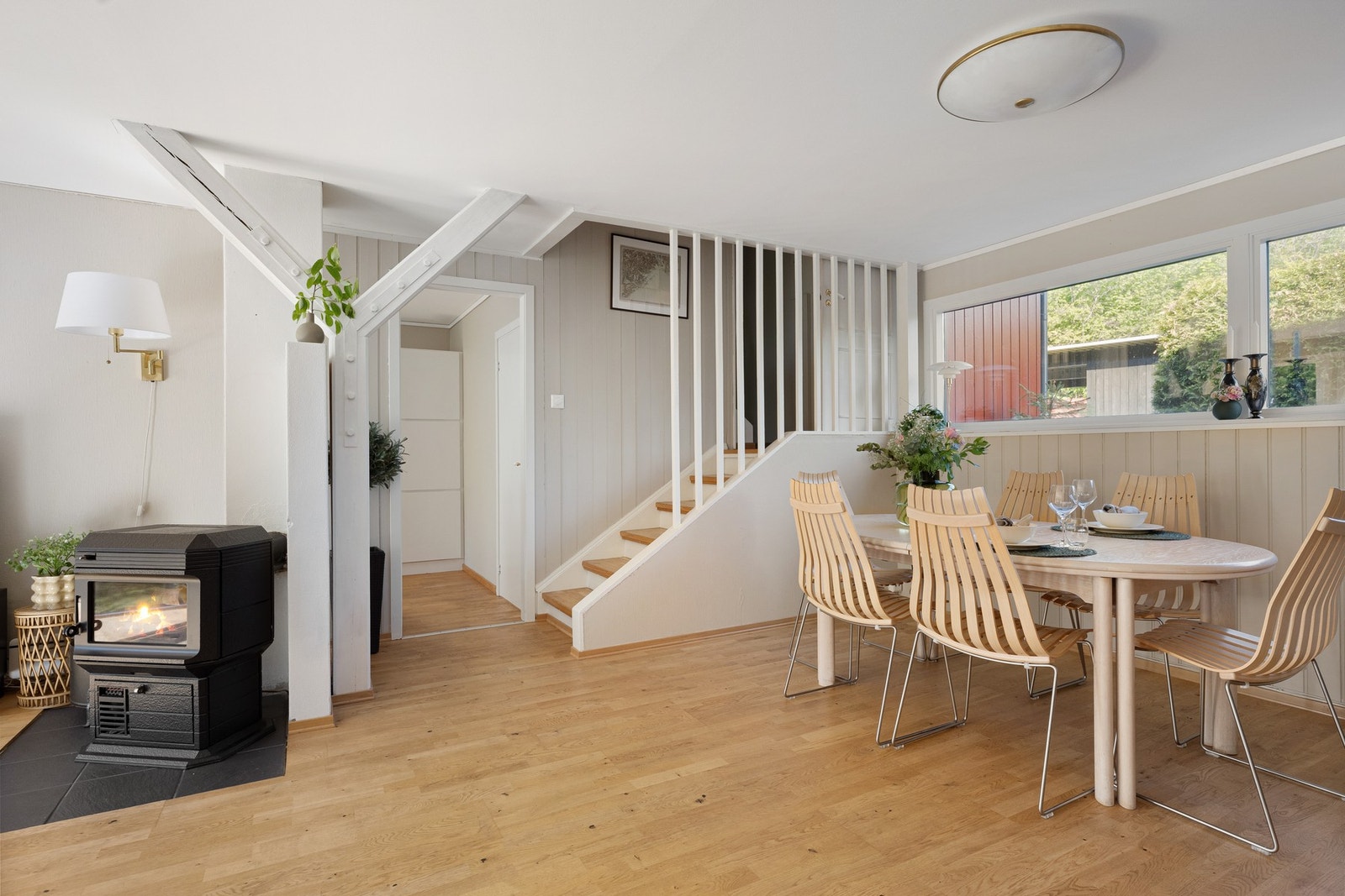 I stuen/spisestuen er det varme i gulv. Galleribilde