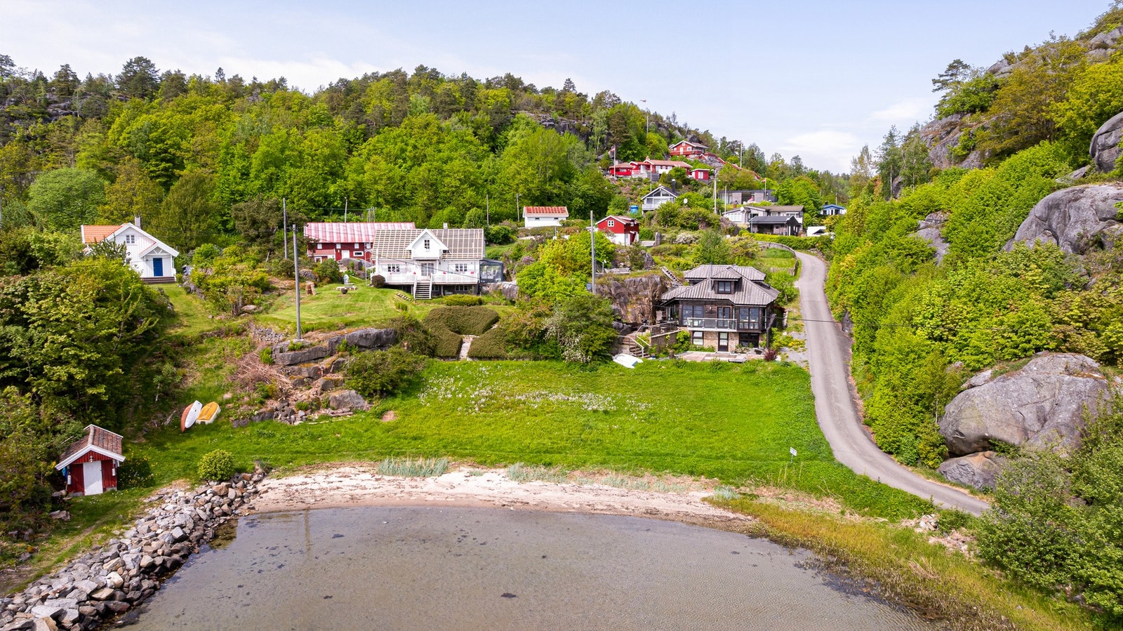 Flott badestrand rett nedenfor hytta Galleribilde