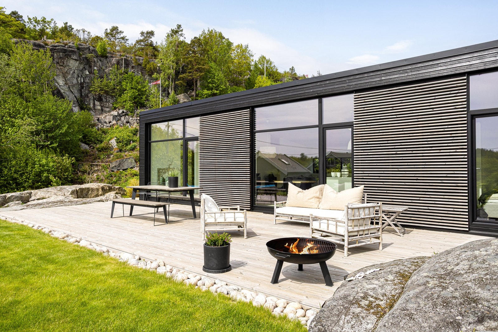 Stilig hytte i funkisstil Galleribilde