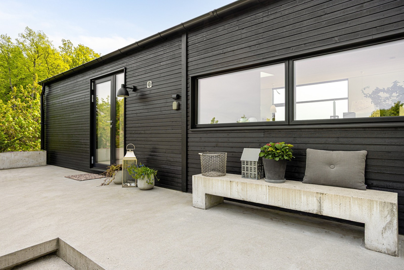 Det er sjøutsikt også fra denne siden av hytta Galleribilde