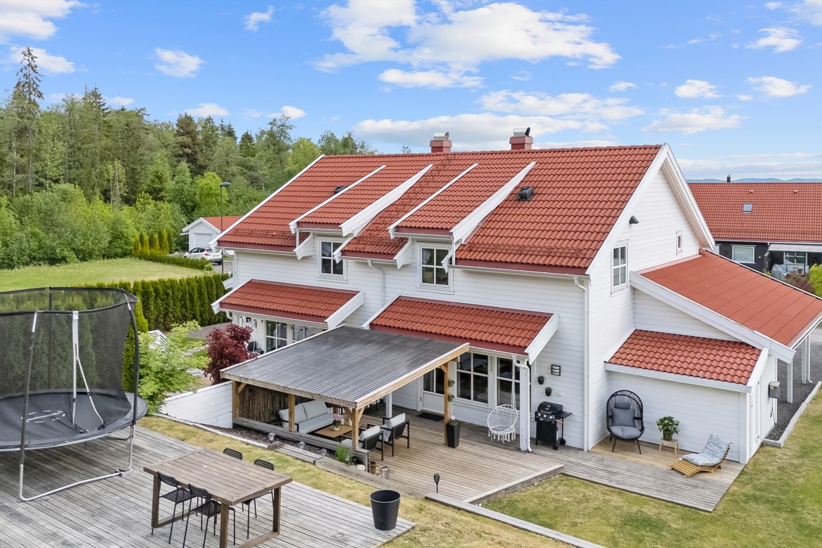 God plass til trampoline Galleribilde