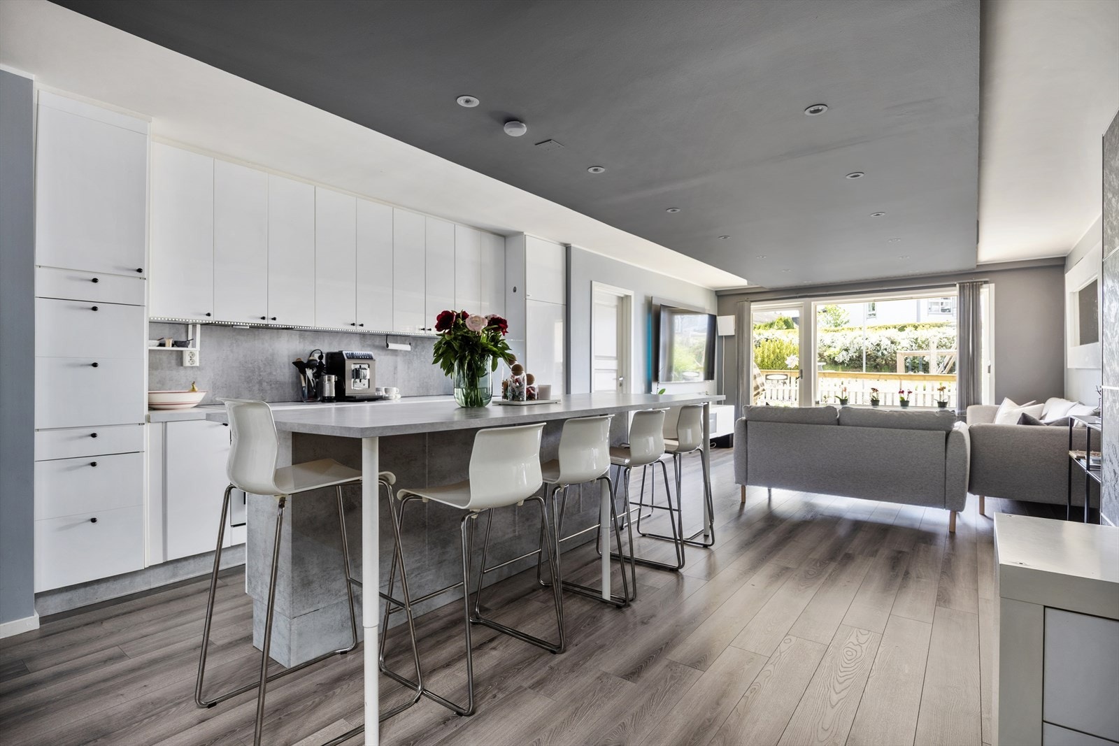 Kjøkkenet er fra 2021 og alt av hvitevarer er integrert og selvfølgelig medfølgende Galleribilde