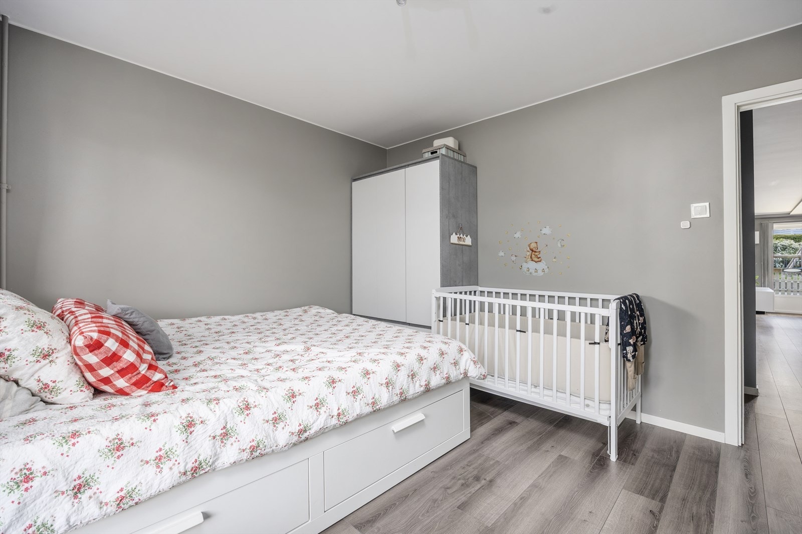 Hovedsoverom - God størrelse på soverommet gjør det lett å møblere som man ønsker Galleribilde