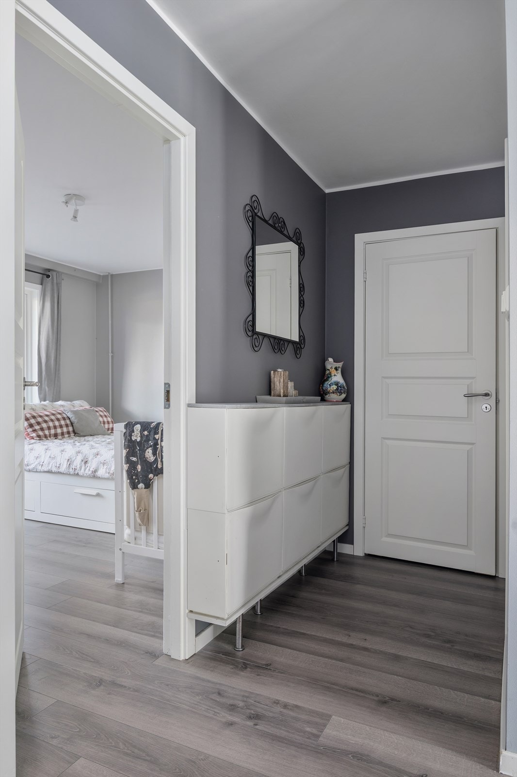 Soverom 2 og 3 er vegg i vegg - og fra denne siden av boligen har du også tilgang til bad med toalett
OG separat toalettrom Galleribilde