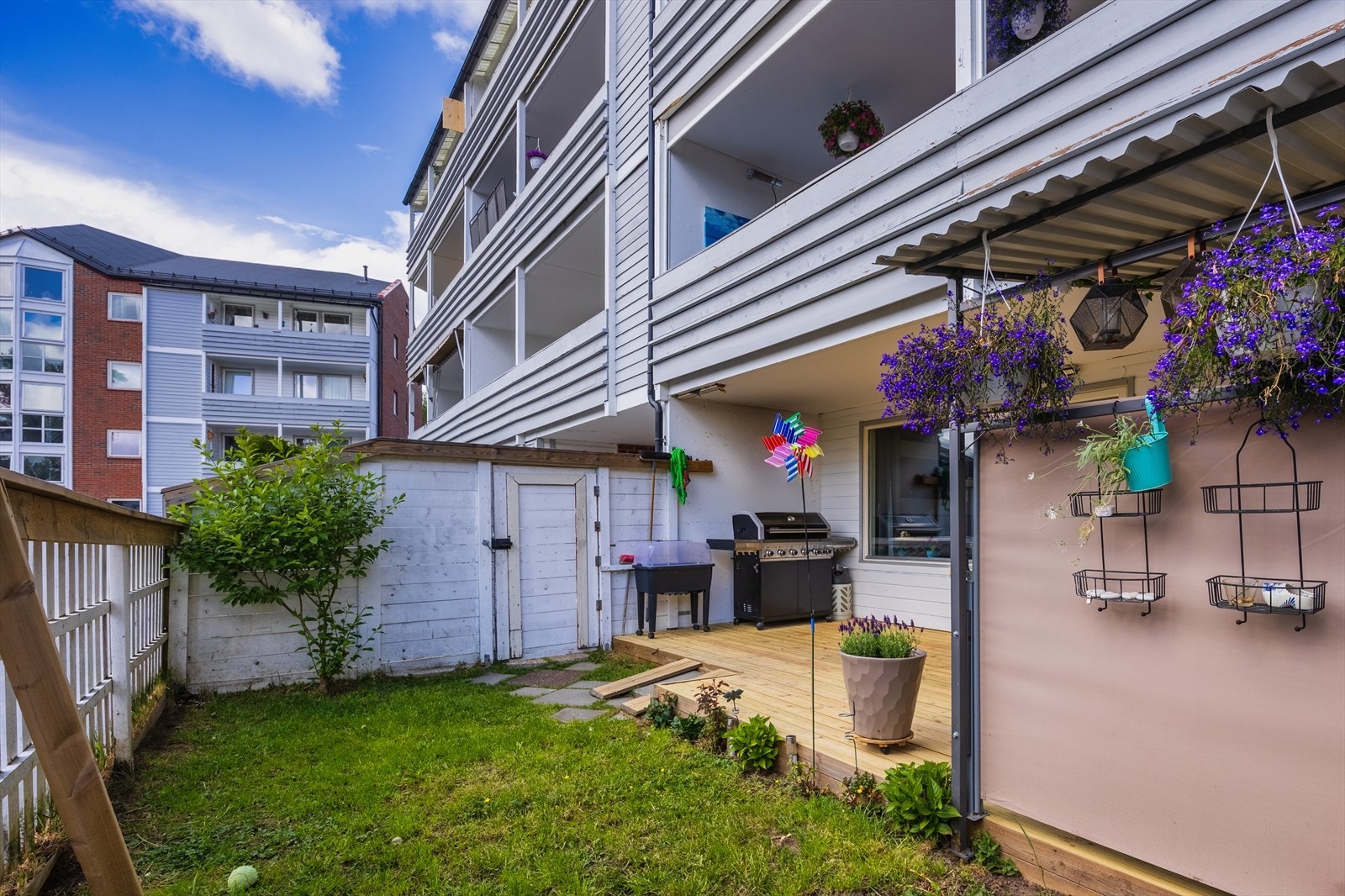 den som du kan gå direkte inn via terrassen, som dagens eiere foretrekker. Galleribilde