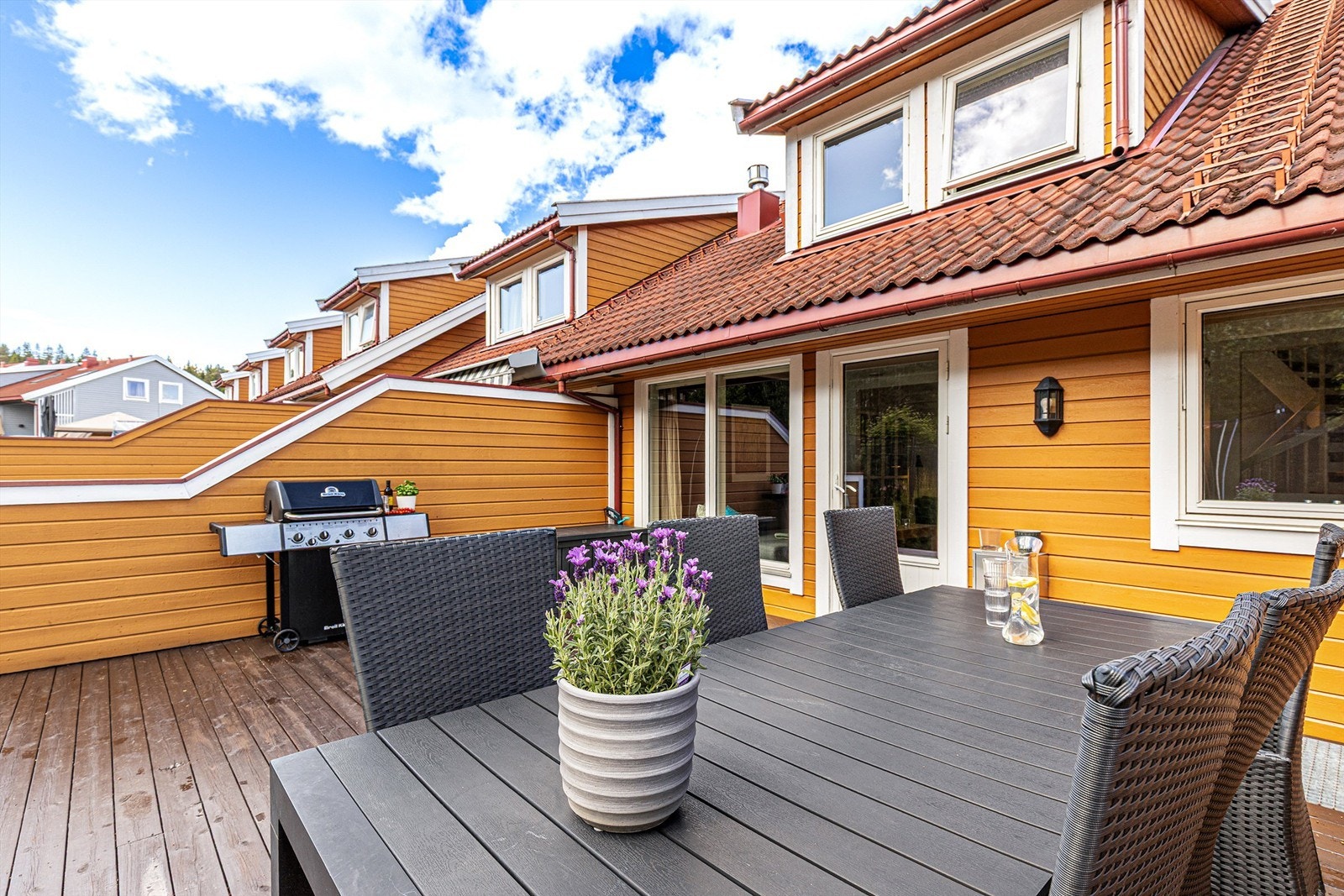 Her kan man møblere med ønsket utemøblement og invitere venner og familie på grilling. Galleribilde