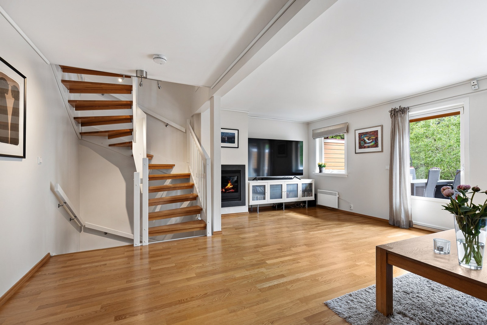 Videre kommer man ned til boligens underetasje. Galleribilde