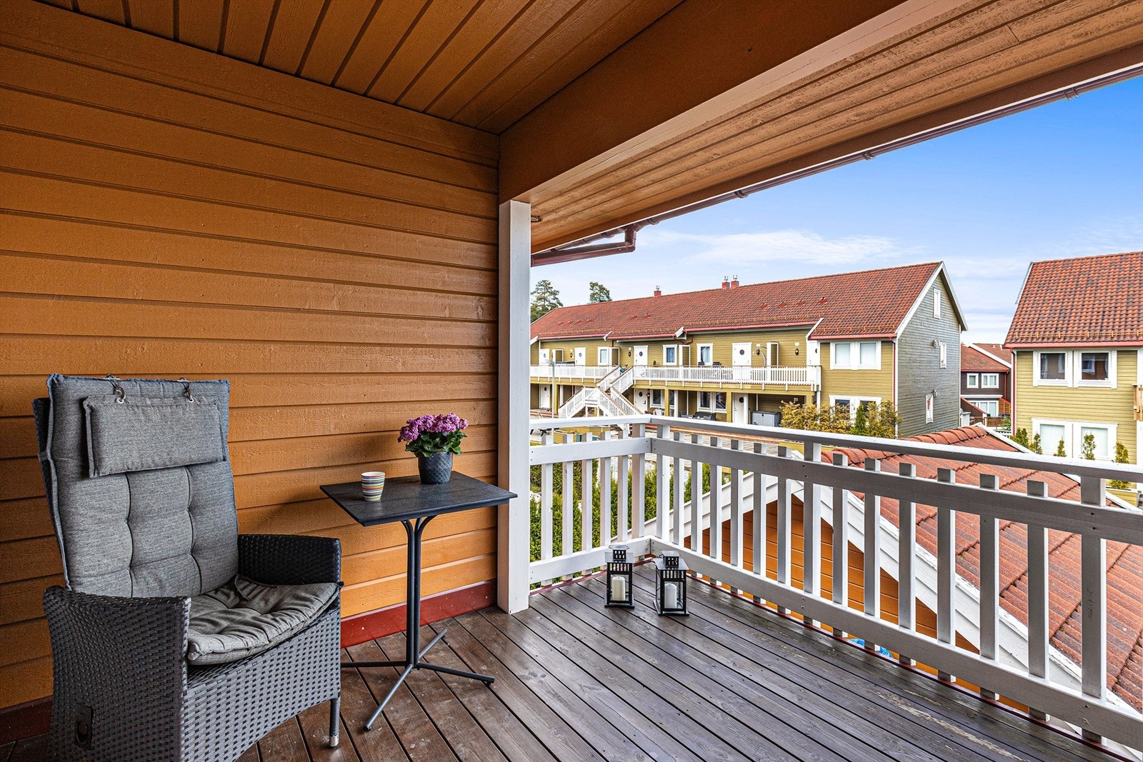 Balkongen er av god størrelse på hele 9 kvm, og funker som en fin forlengelse av kjøkkenet. Galleribilde