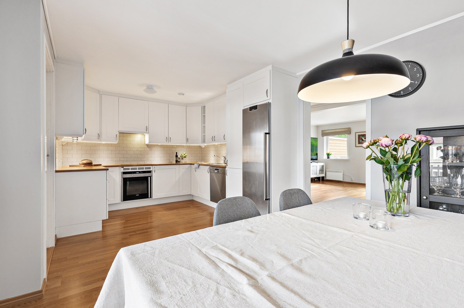 Her kan man diske opp middagen og samtidig være sosial med gjestene. Galleribilde