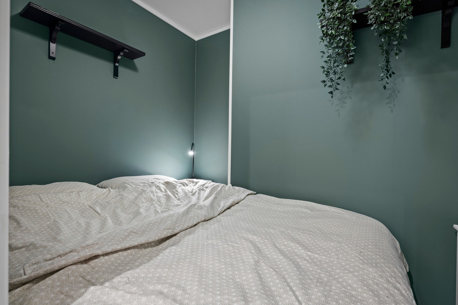 Alkoven har plass til dobbeltseng, og har strømuttak Galleribilde