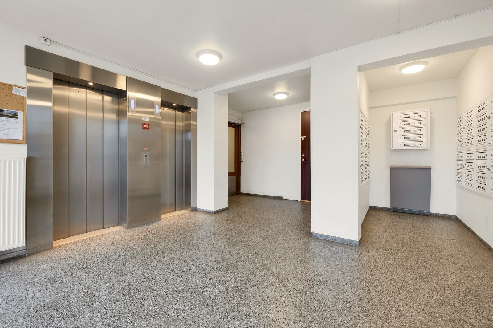 Borettslaget har 2 heiser som tar deg helt opp til takterrassen Galleribilde