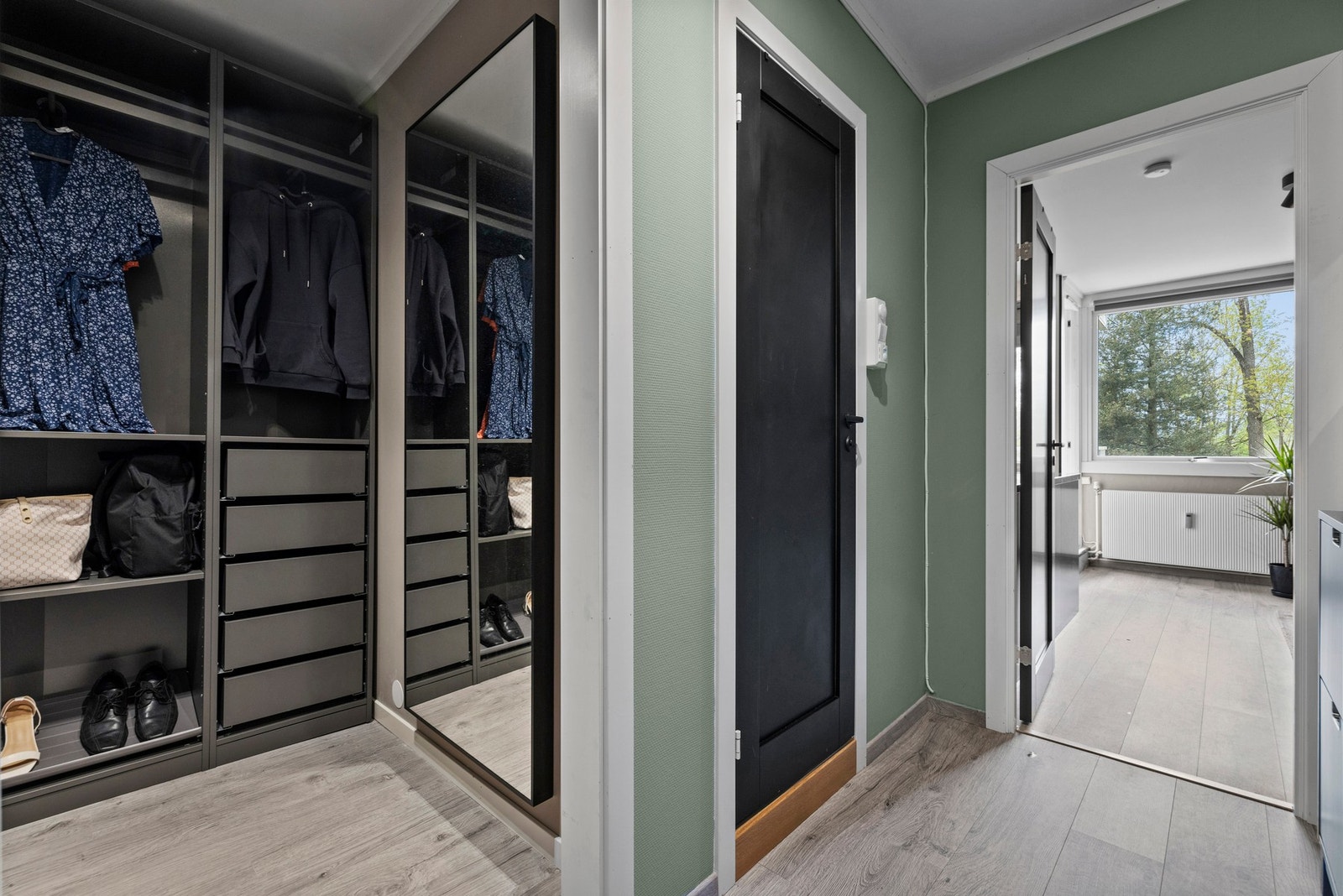 I entreen finner du også et ''Walk-in closet'' Galleribilde