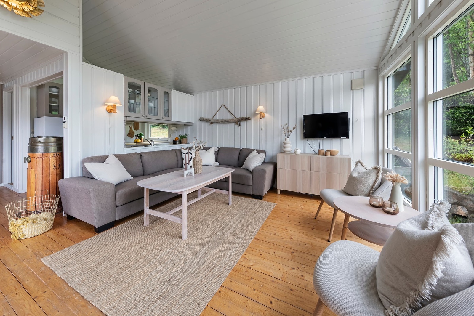 Koselig sofa og TV-krok Galleribilde