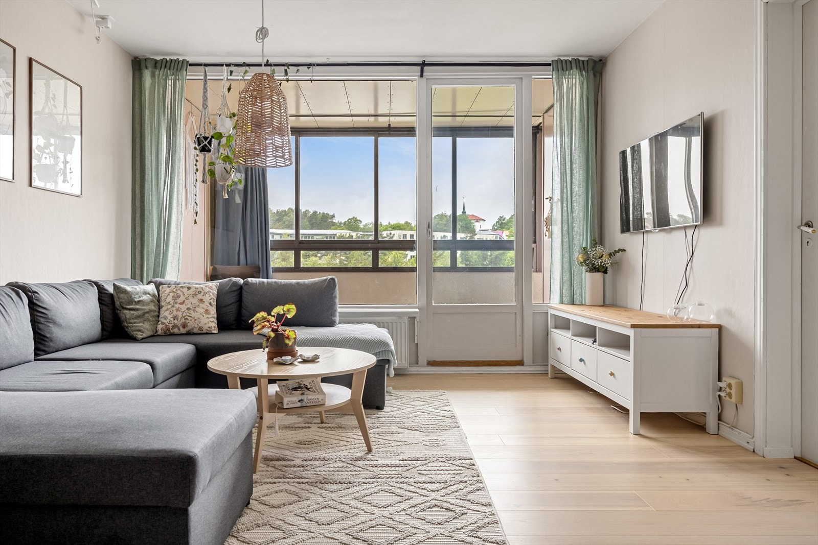 Aktiv Eiendomsmegling v/ Lars Waage har gleden av å presentere Loddefjordveien 24! Galleribilde