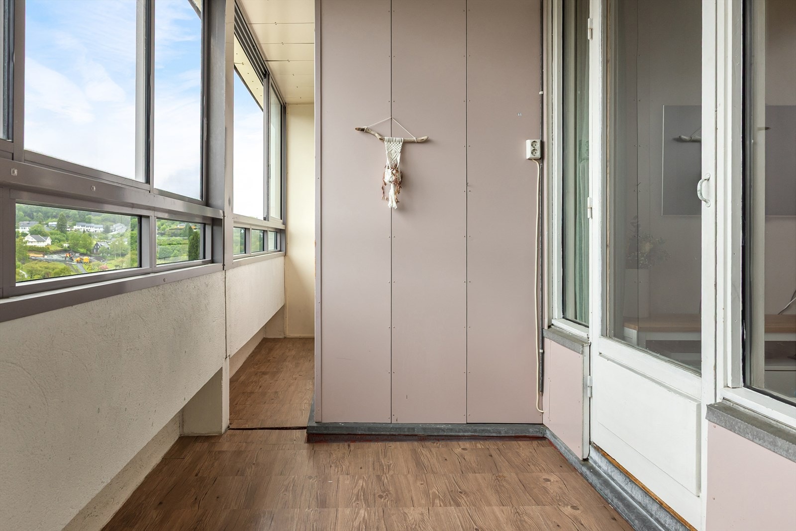 Balkongen er innglasset og måler 6,2m² Galleribilde