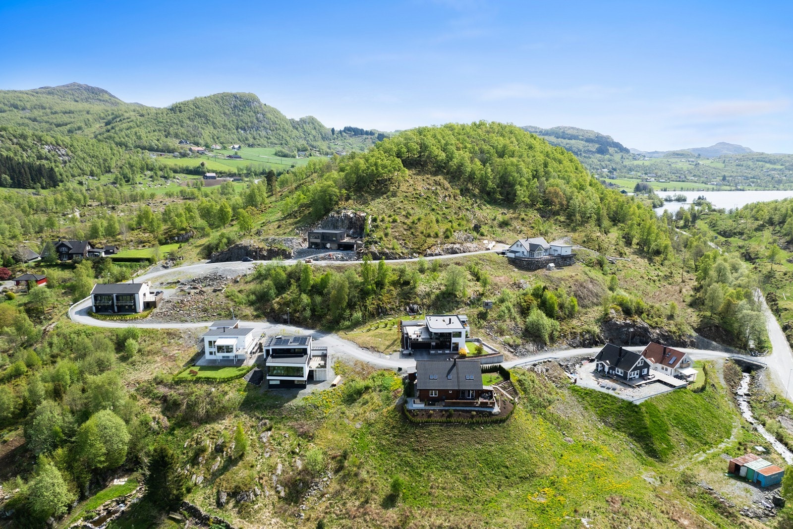 Flere har allerede etablert seg i boligfeltet og trives godt i fredelige omgivelser Galleribilde