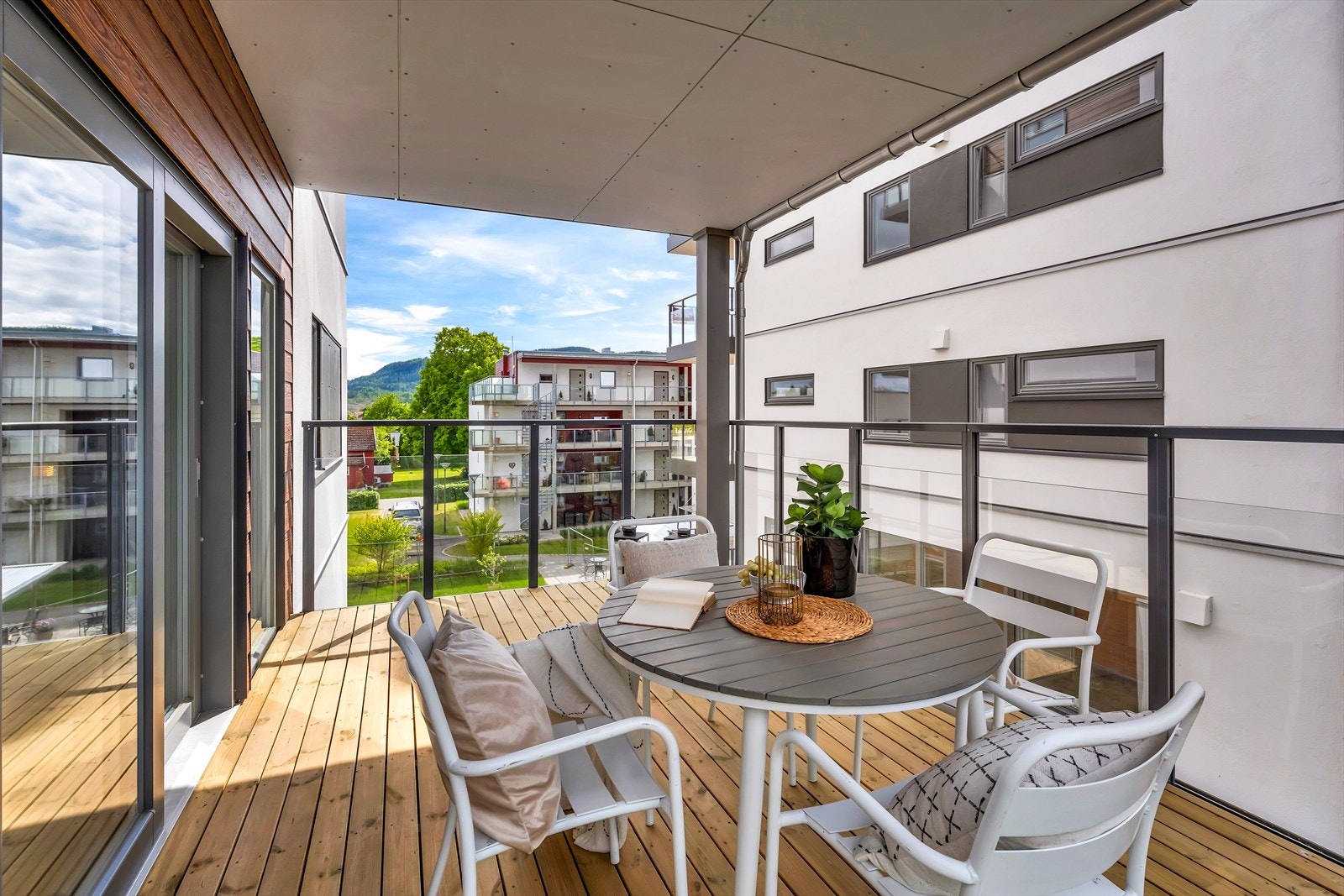 Boligen har en fin intern beliggenhet i byggets 3. etasje Galleribilde