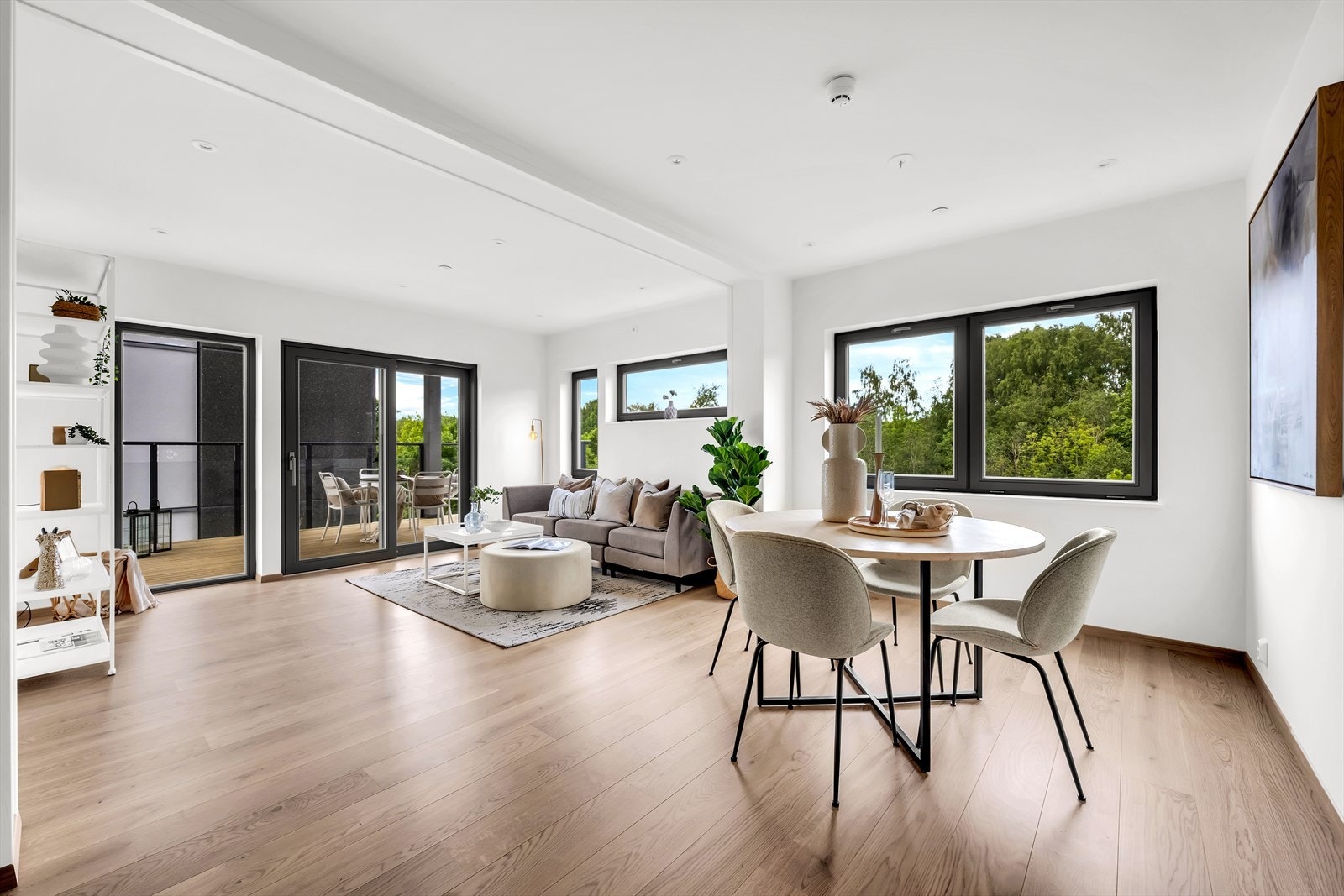 Boligen har en svært god planløsning med blant annet stor stue Galleribilde