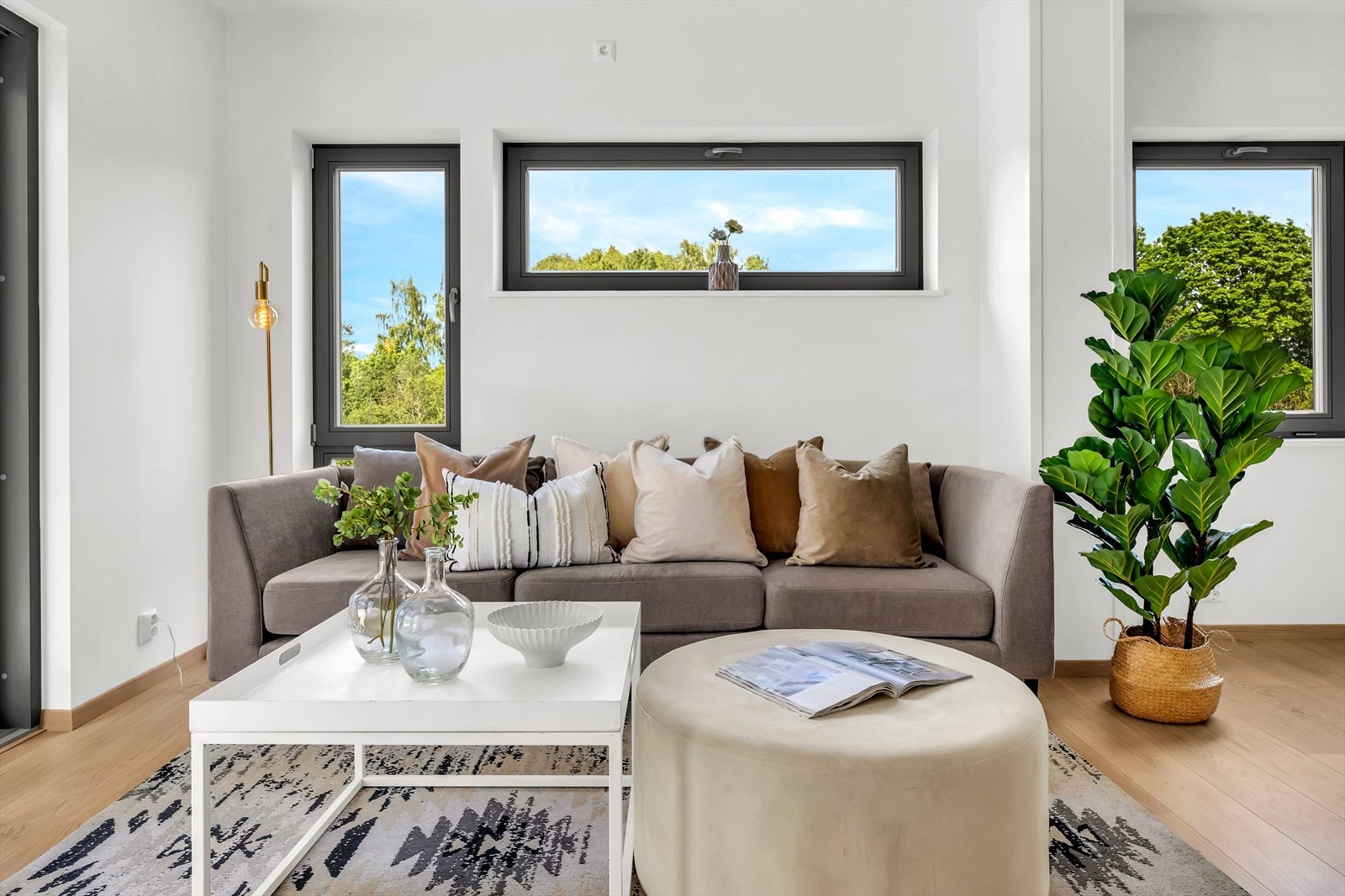 God plass til sofa, stuebord og TV-benk Galleribilde