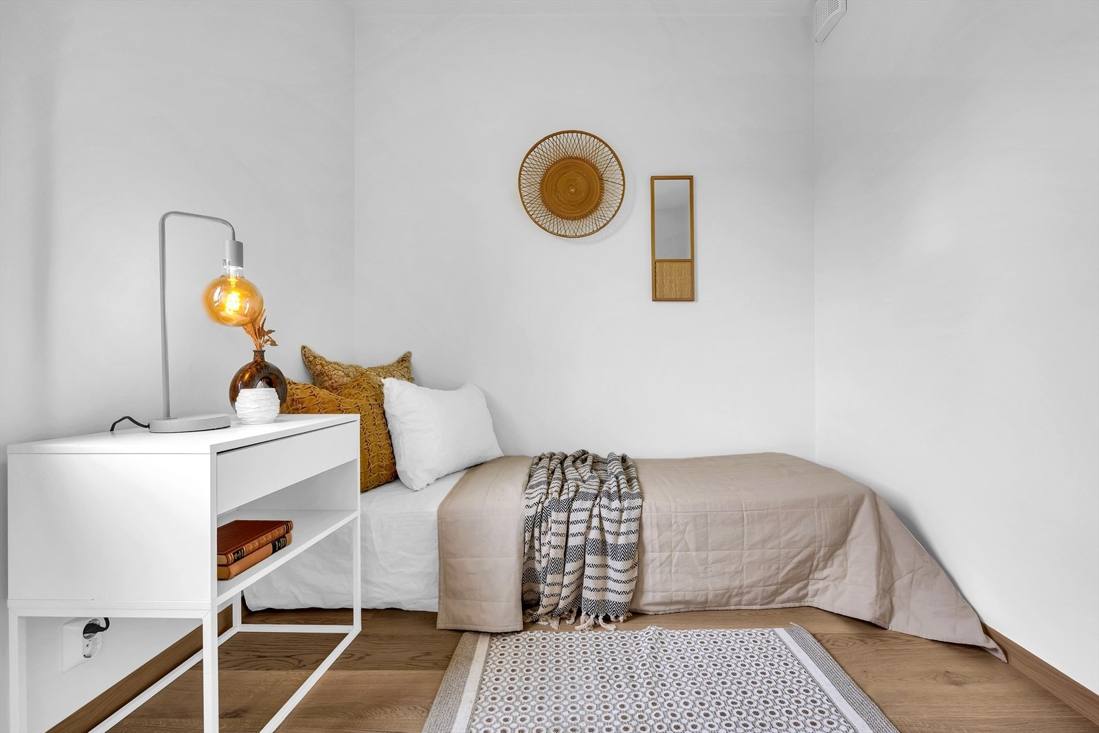 Soverom 2 med plass til seng og garderobeløsning Galleribilde