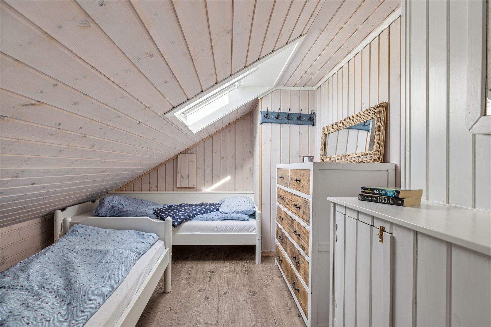 Soverom III - Plass til både seng og oppbevaring Galleribilde