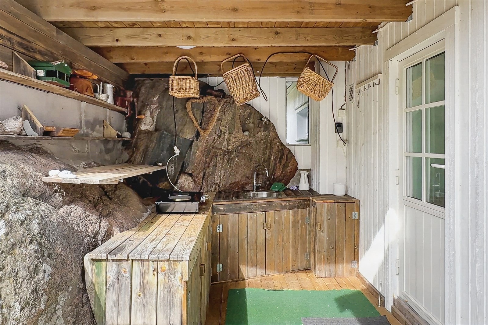 Hytten har et utekjøkken som gir deg flere muligheter for tilbredelse av mat. Galleribilde