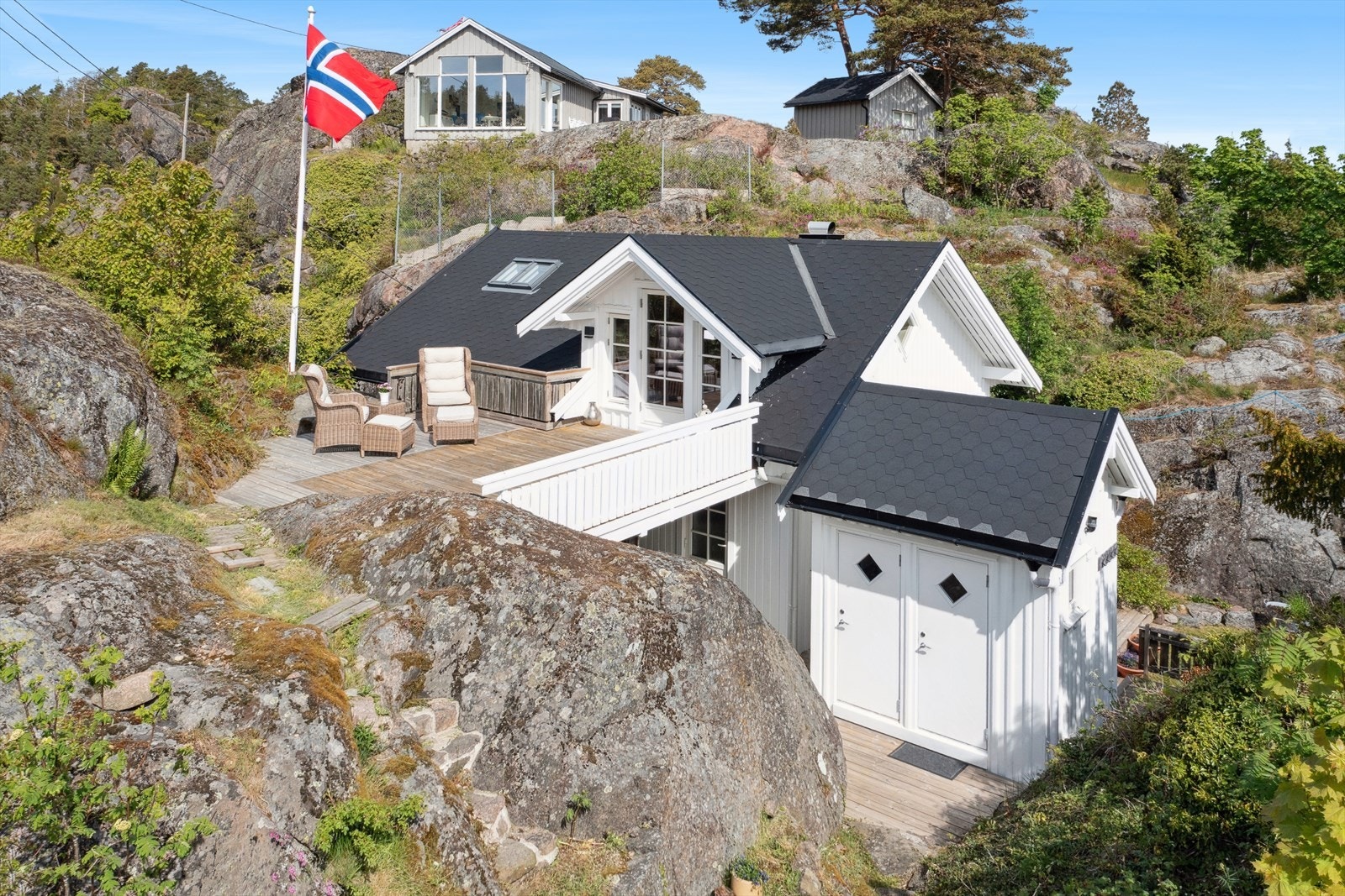 Hytten ble ombygget i 2017 med nytt tak og oppføring av ark Galleribilde