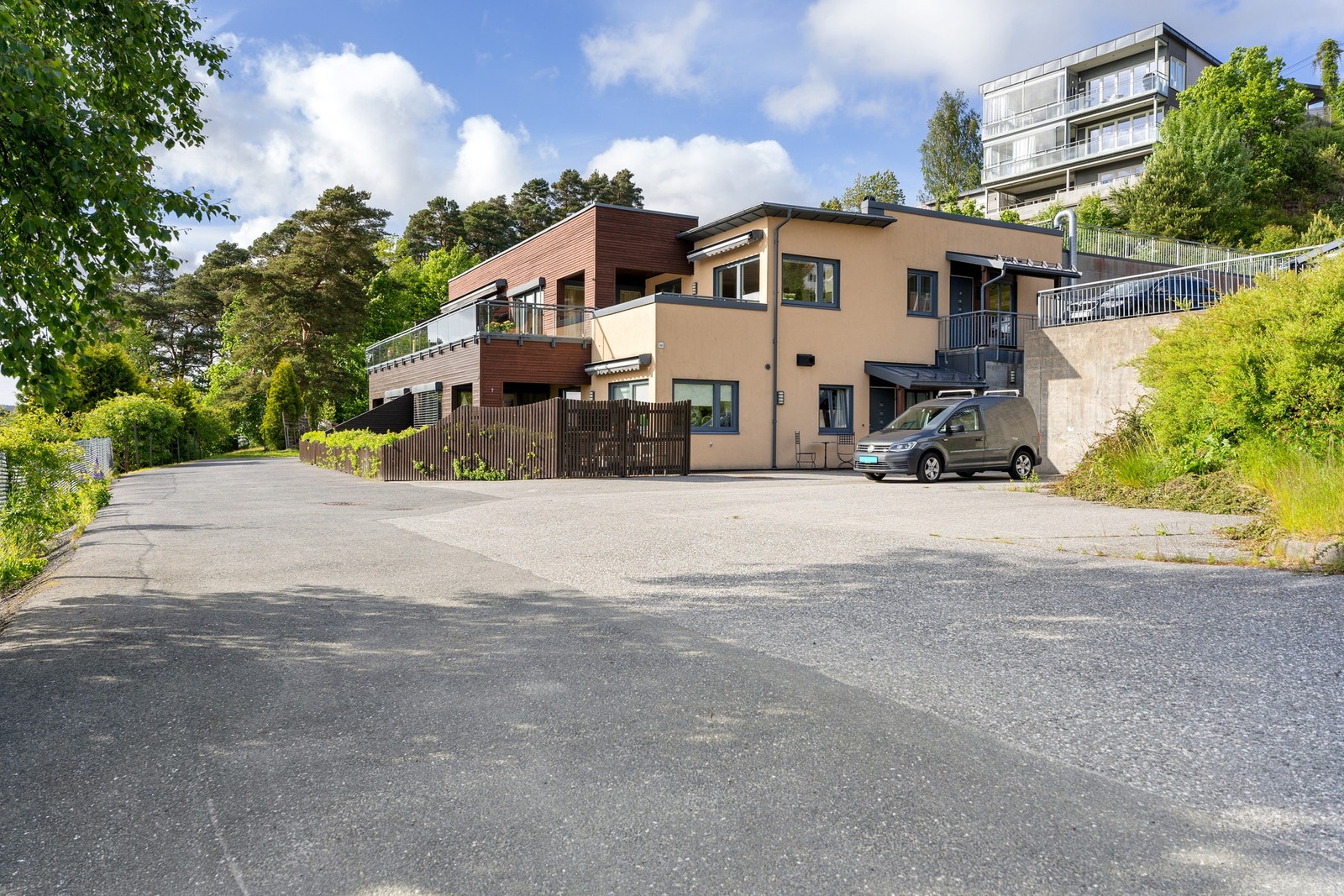 Blokken sett nedenifra. Det inngang til boden fra dette nivå Galleribilde