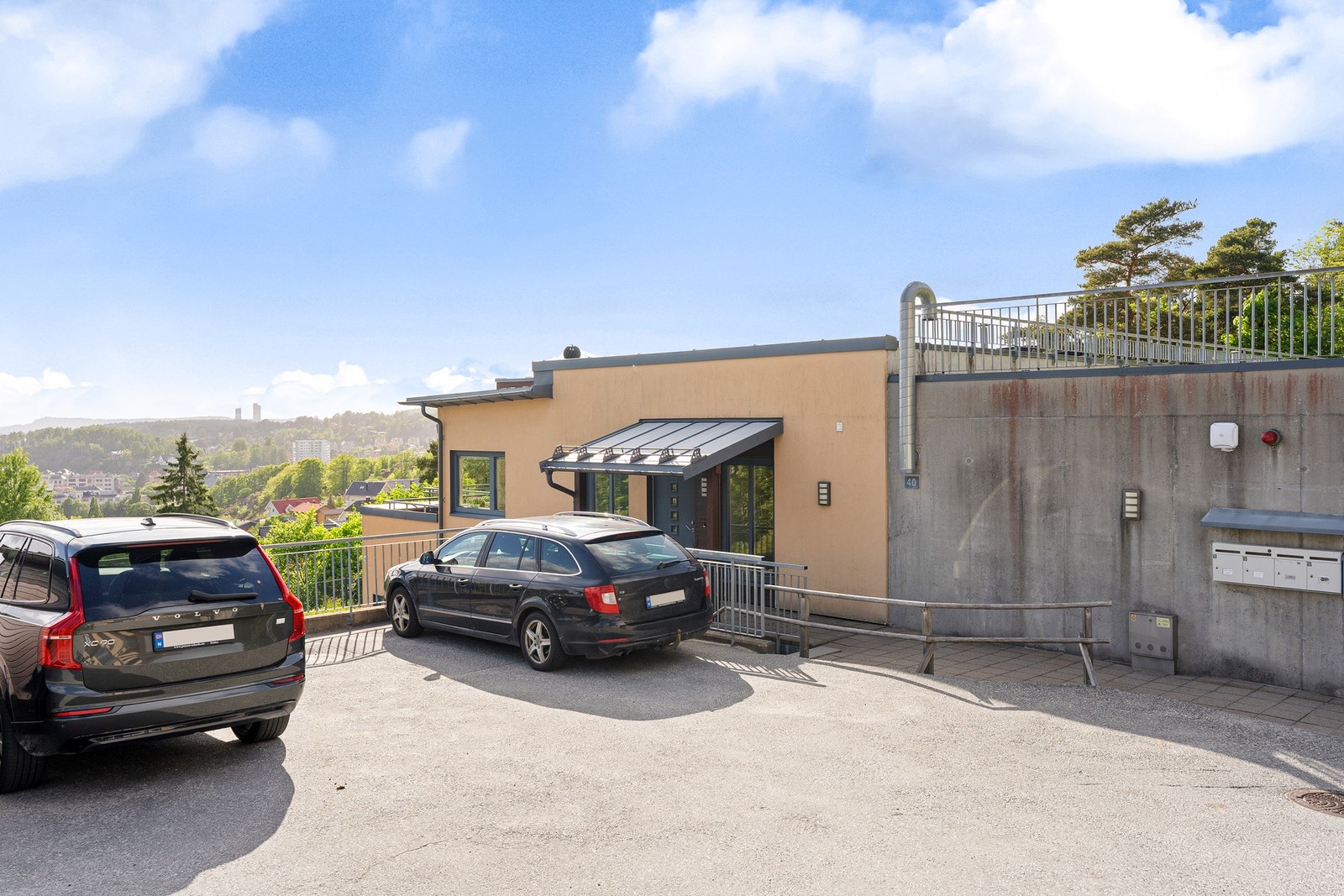 Egen inngangsdør til leiligheten Galleribilde