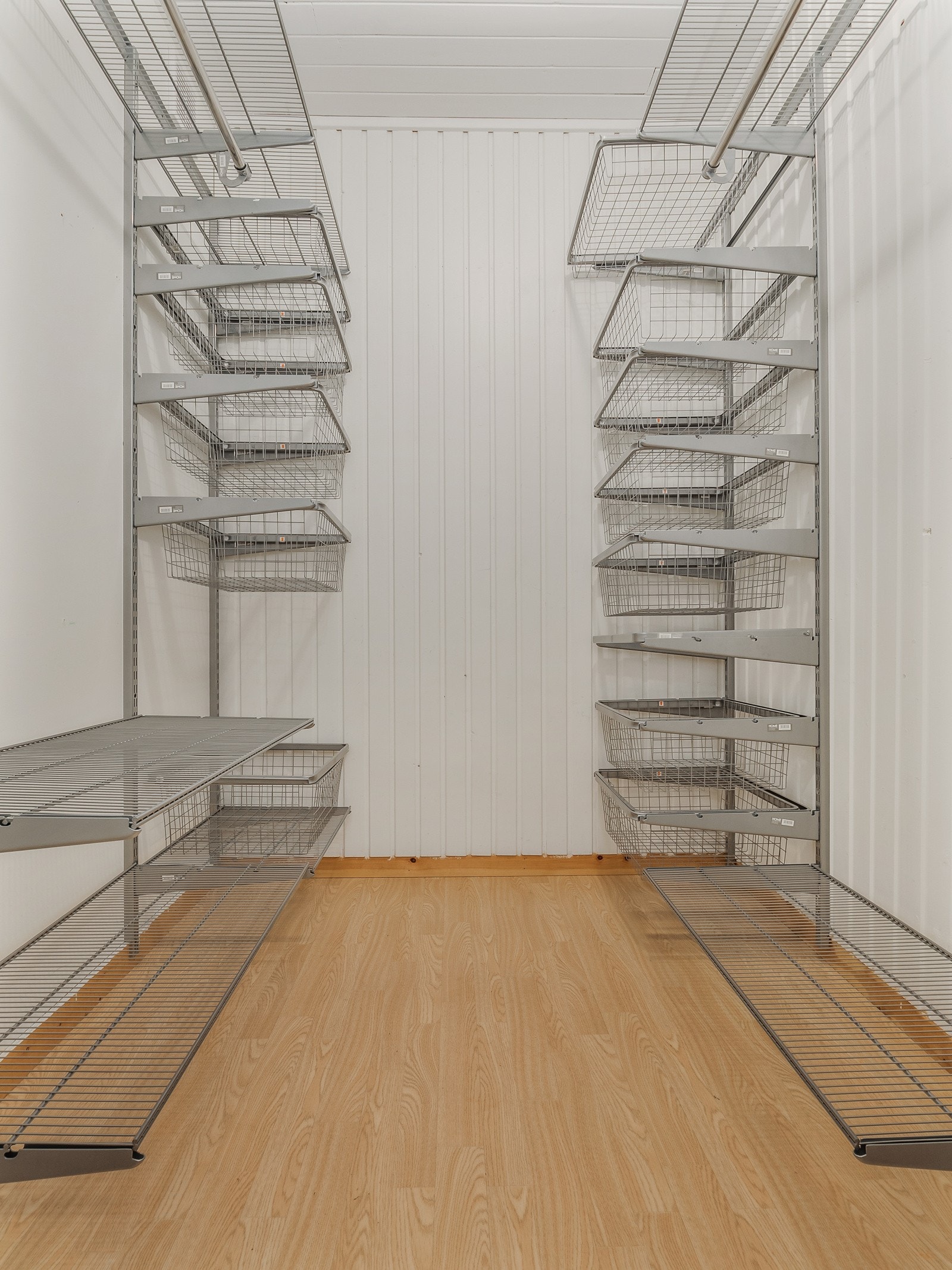 Det er rikelig med oppbevaringsplass i boder i kjelleren! Galleribilde