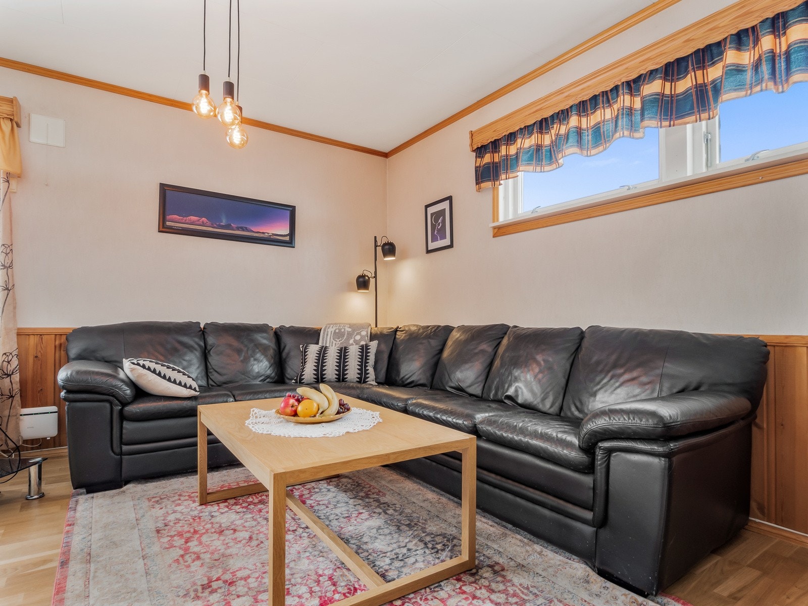 Det er god plass til hjørnesofa/sittegruppe Galleribilde