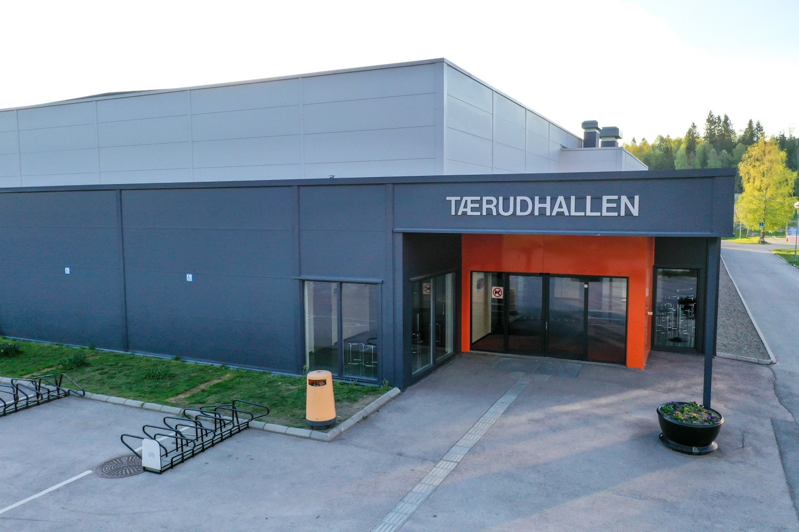 Tærudhallen. Galleribilde