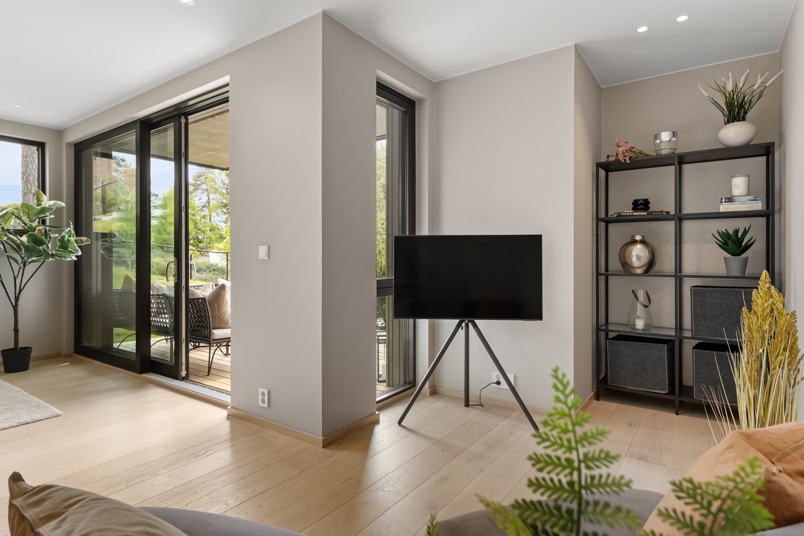 I motsatt ende av stuen er det plass til f.eks. en TV-sone. Galleribilde