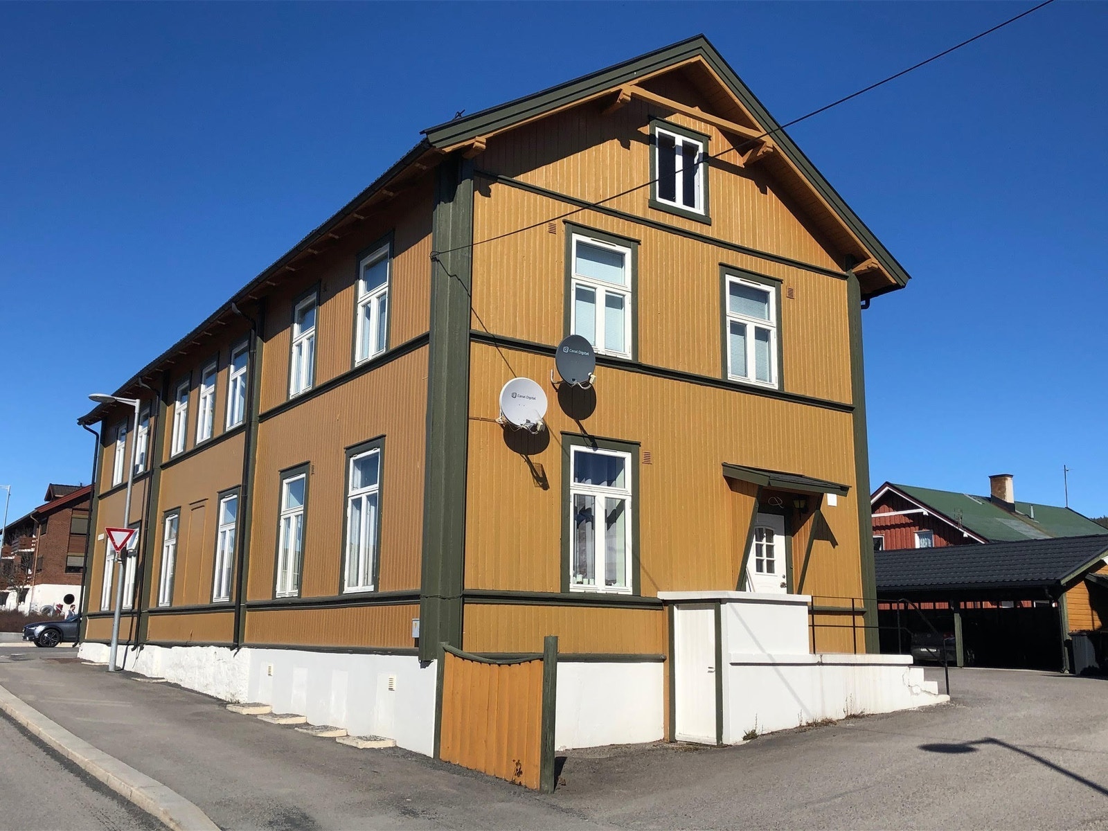 Sørvendt leilighet med gode lysforhold Galleribilde