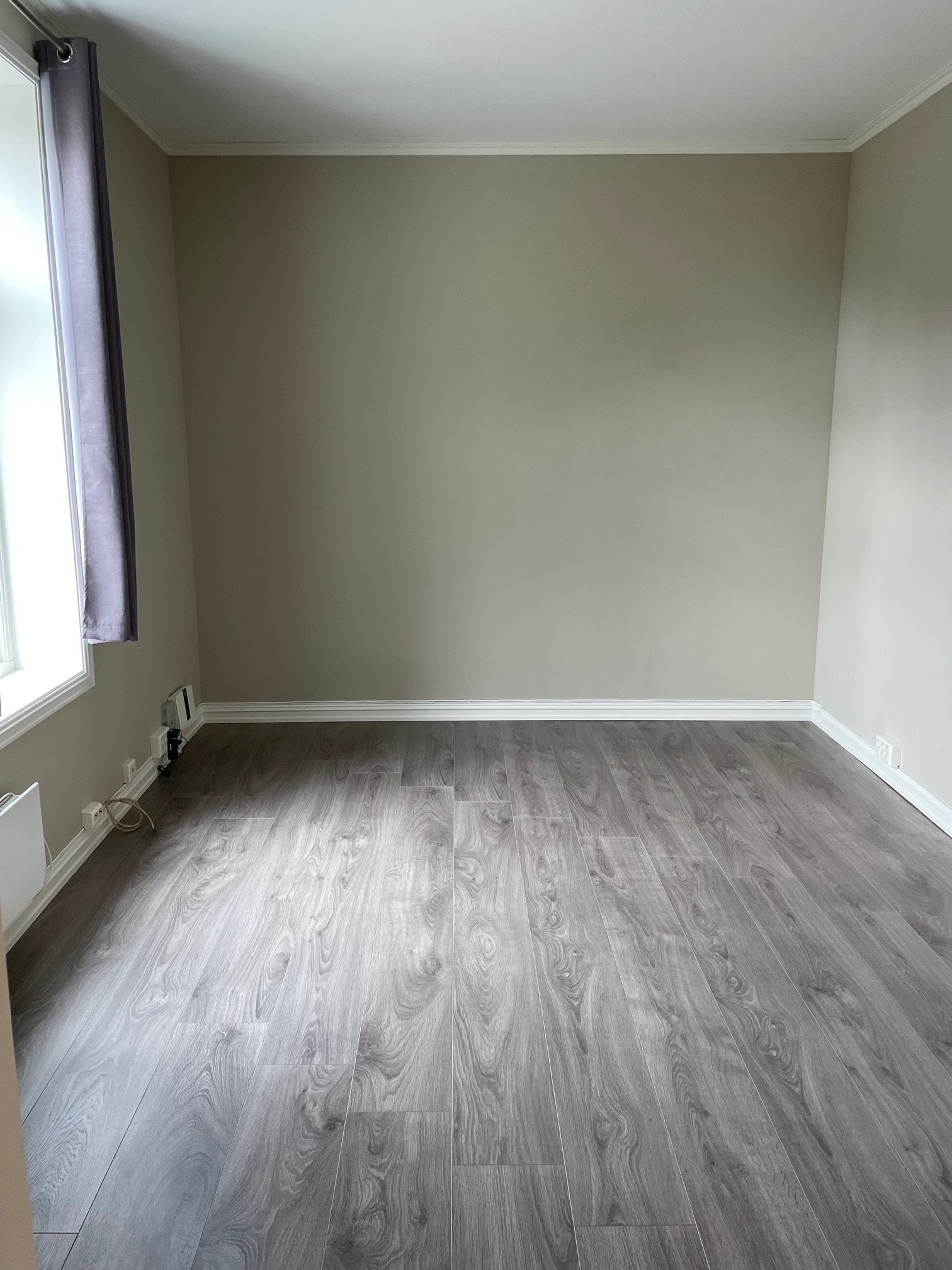 Stue sett fra kjøkken. Galleribilde