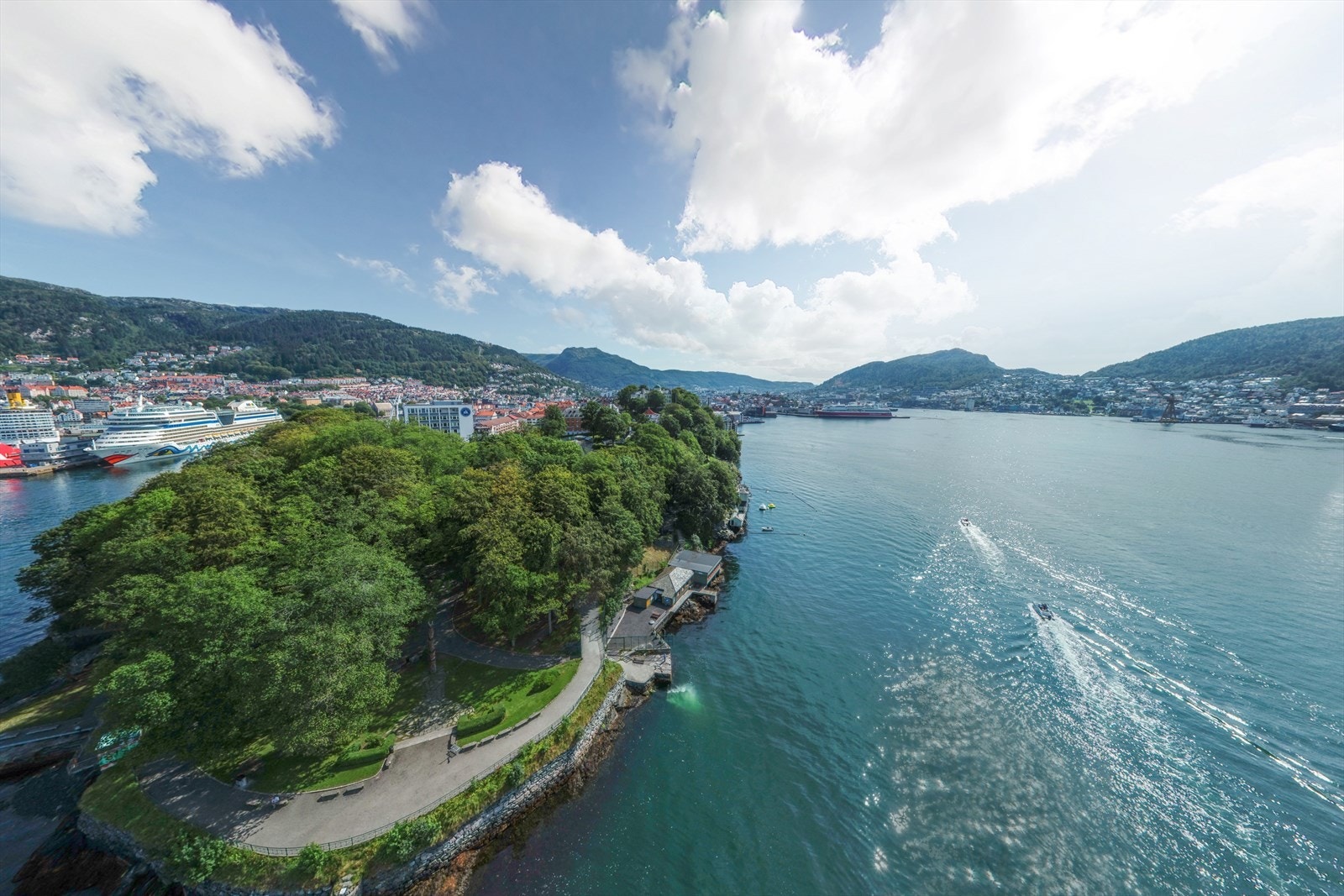 Vakre Nordnes med park, badeplass og basseng Galleribilde