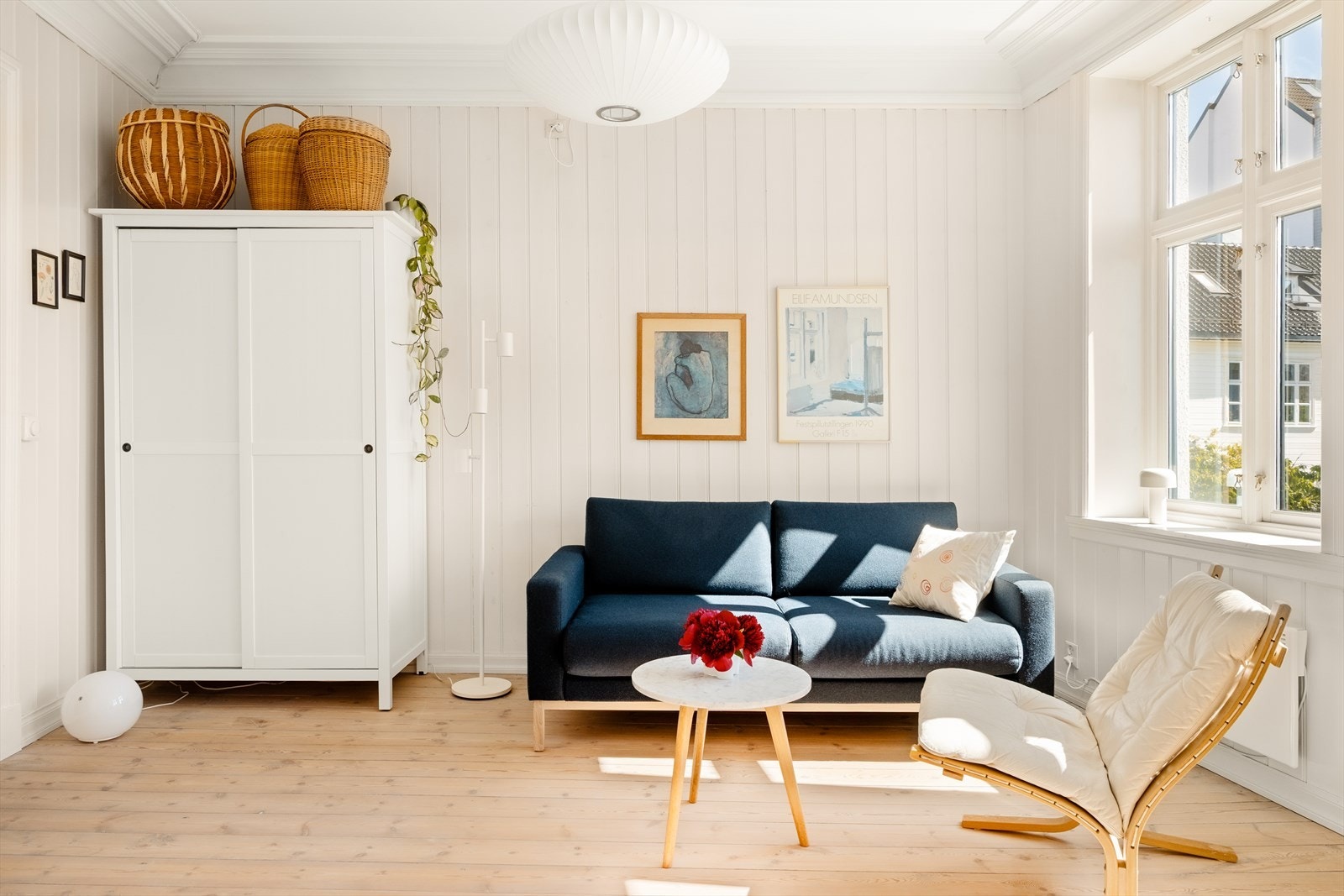 Hovedstuen gir godt med plass til sofa- og TV krok Galleribilde