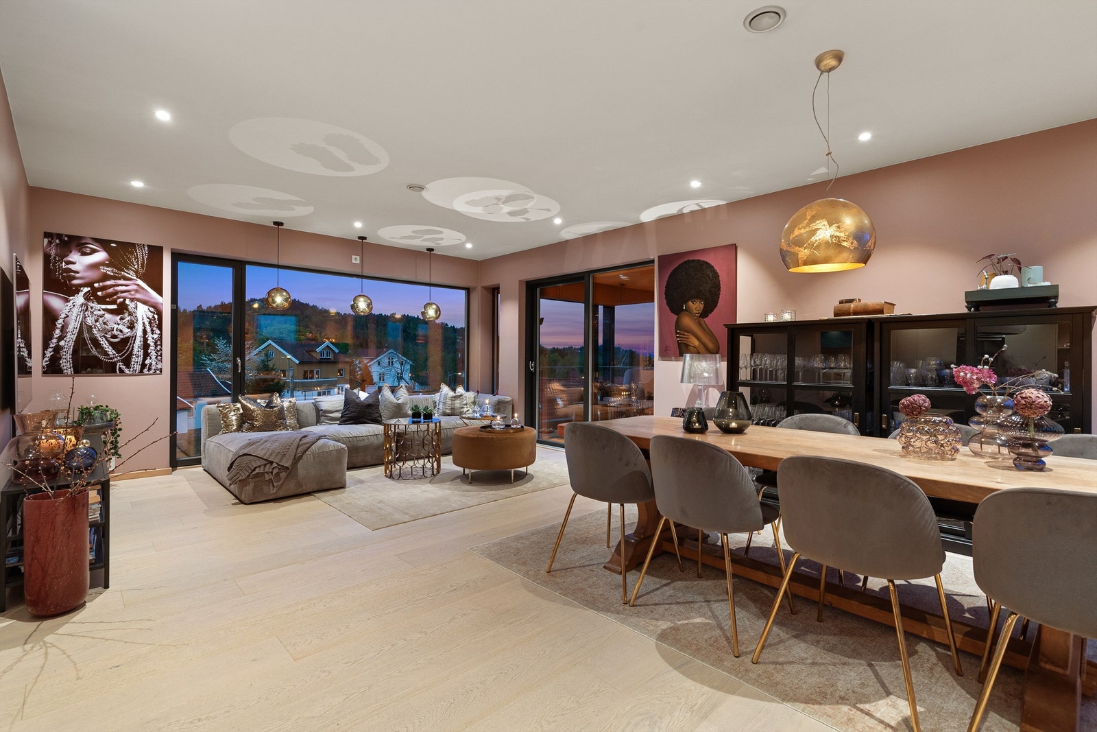 Utgang til terrasse fra stuen Galleribilde